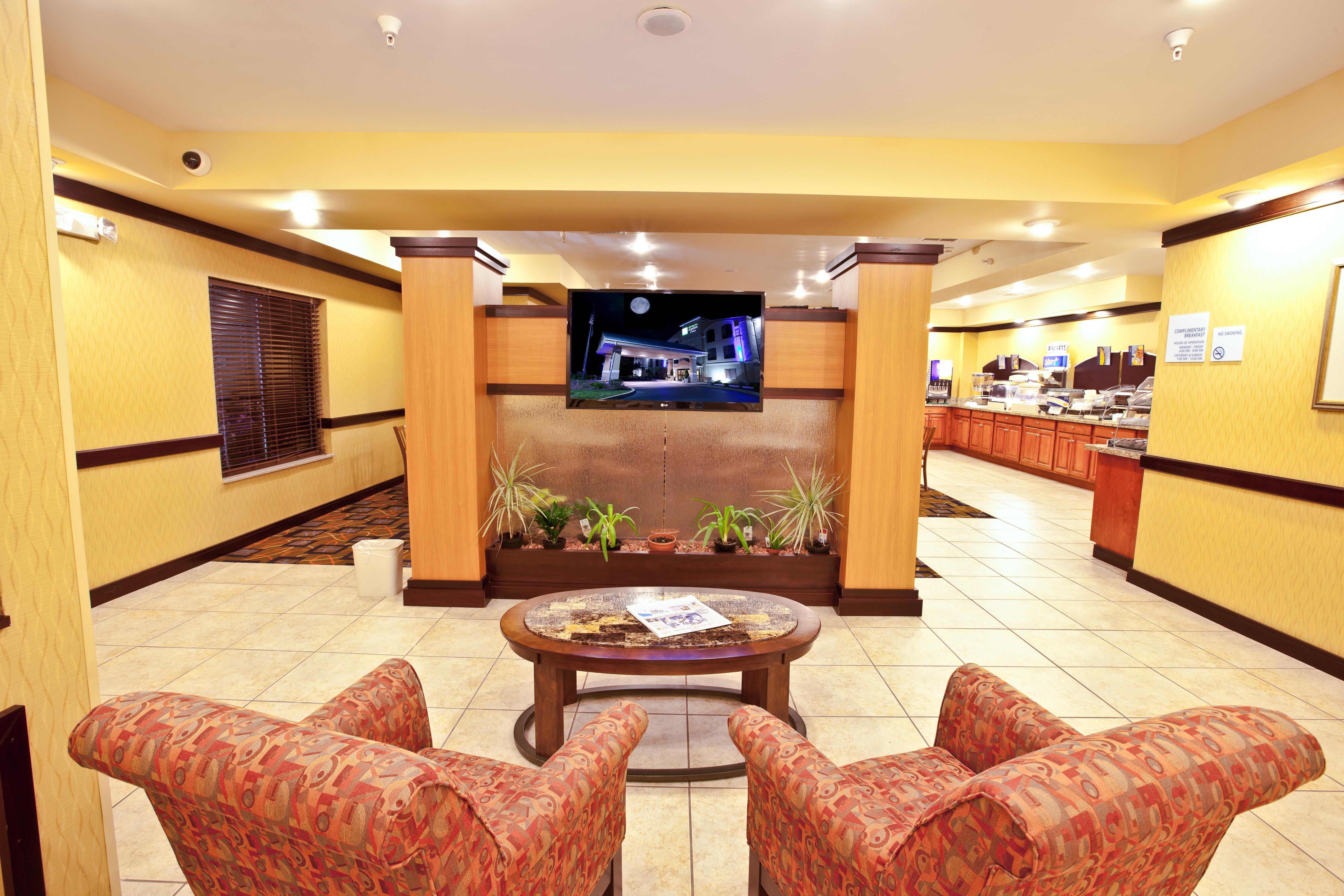 Holiday Inn Express Plymouth By Ihg Exterior foto
