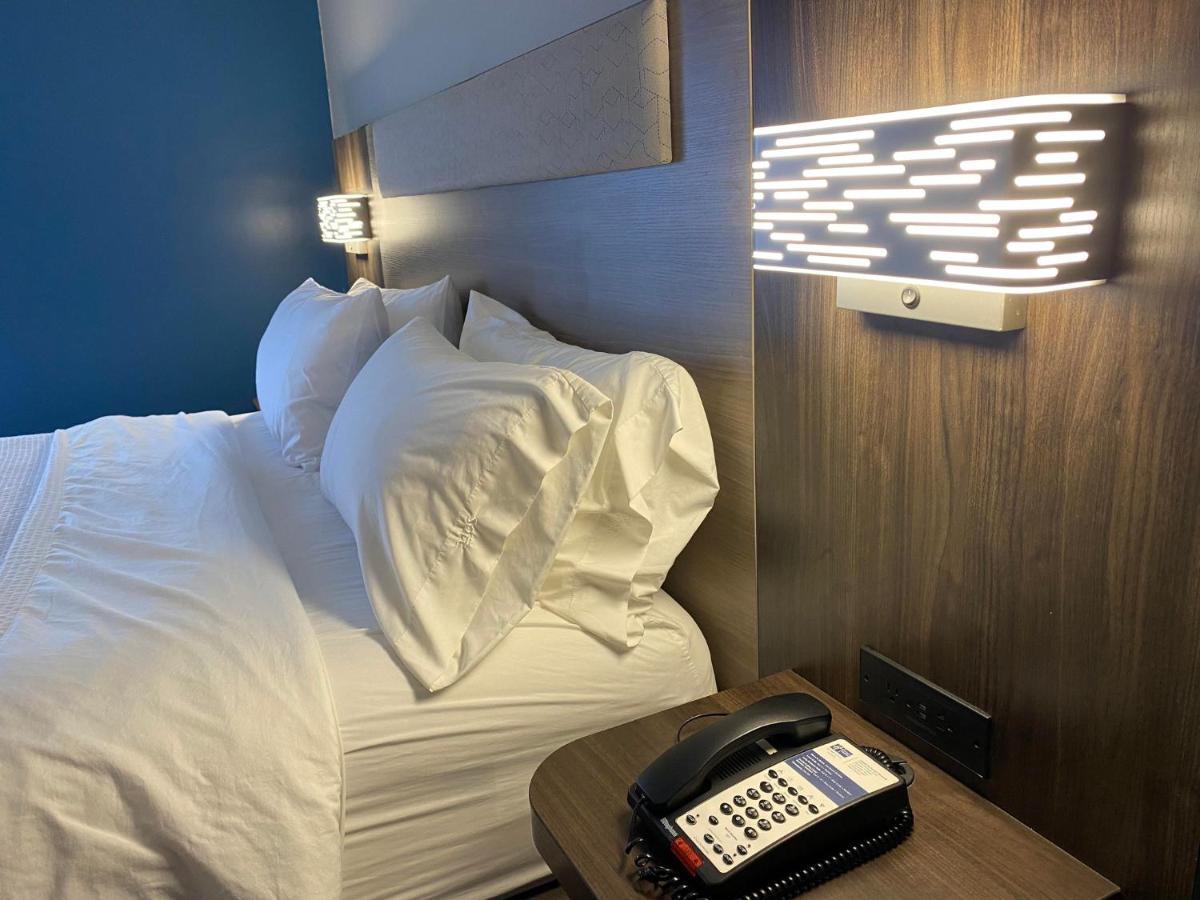 Holiday Inn Express Plymouth By Ihg Exterior foto