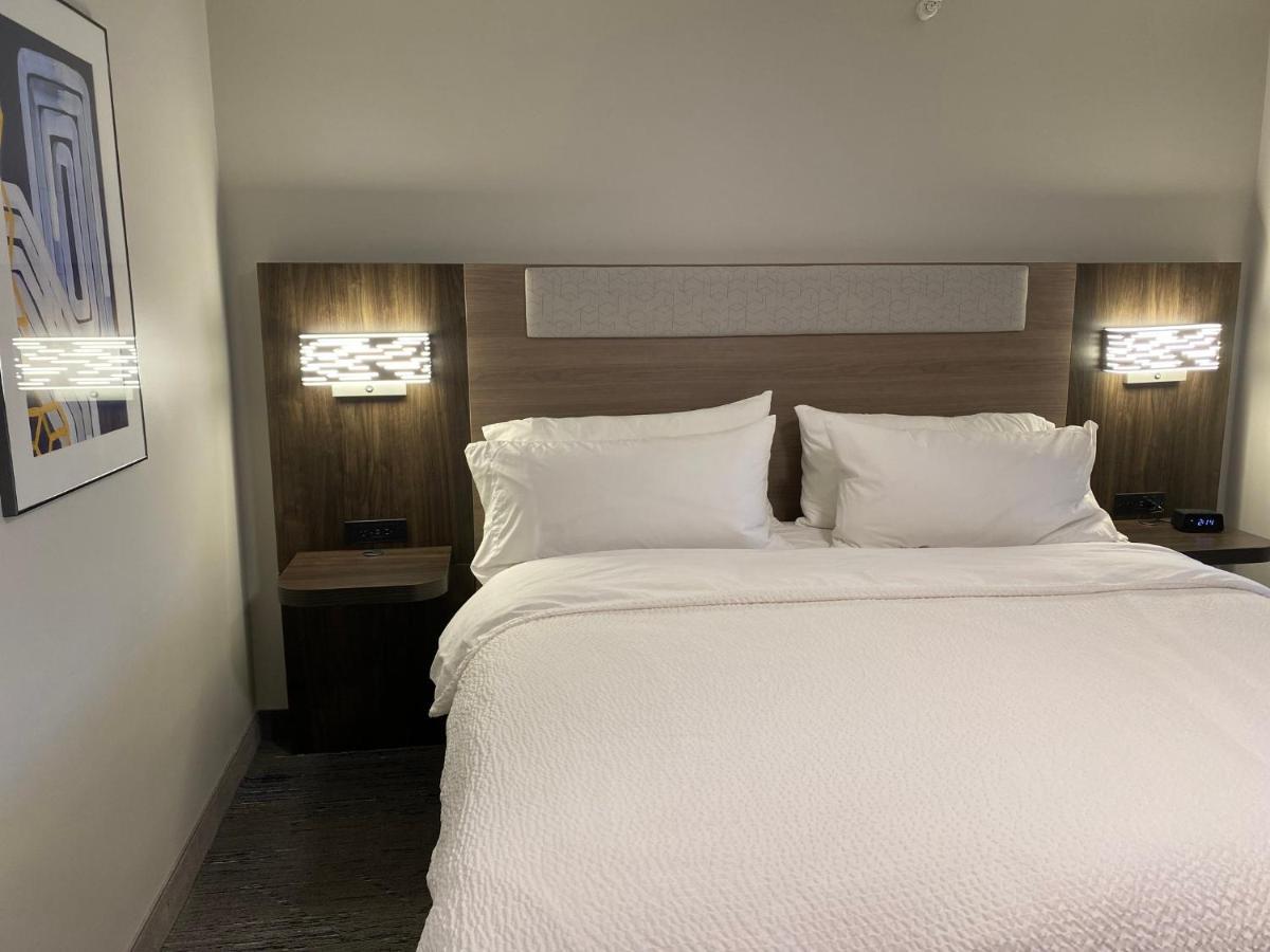 Holiday Inn Express Plymouth By Ihg Exterior foto
